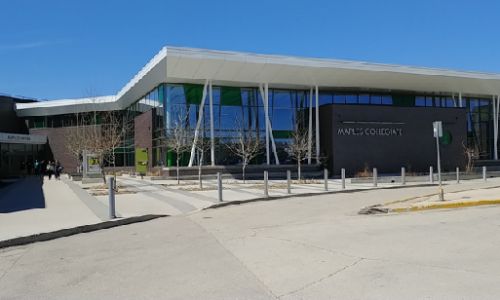 High School exchange in Canada - Main building at Maples Collegiate